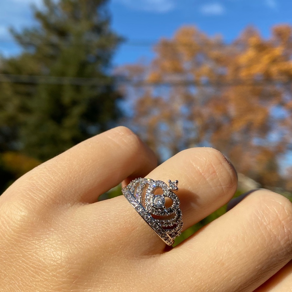 New Gorgeous ring - Picture 3 of 8
